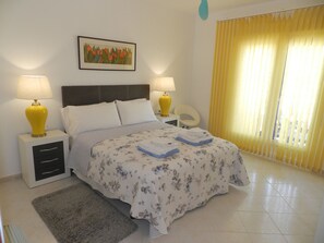 4 slaapkamers, een strijkplank/strijkijzer, gratis wifi, beddengoed