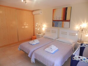 4 chambres, fer et planche à repasser, Wi-Fi gratuit, draps fournis