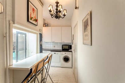 BB 1971 Hazenstraat (shared bathroom)