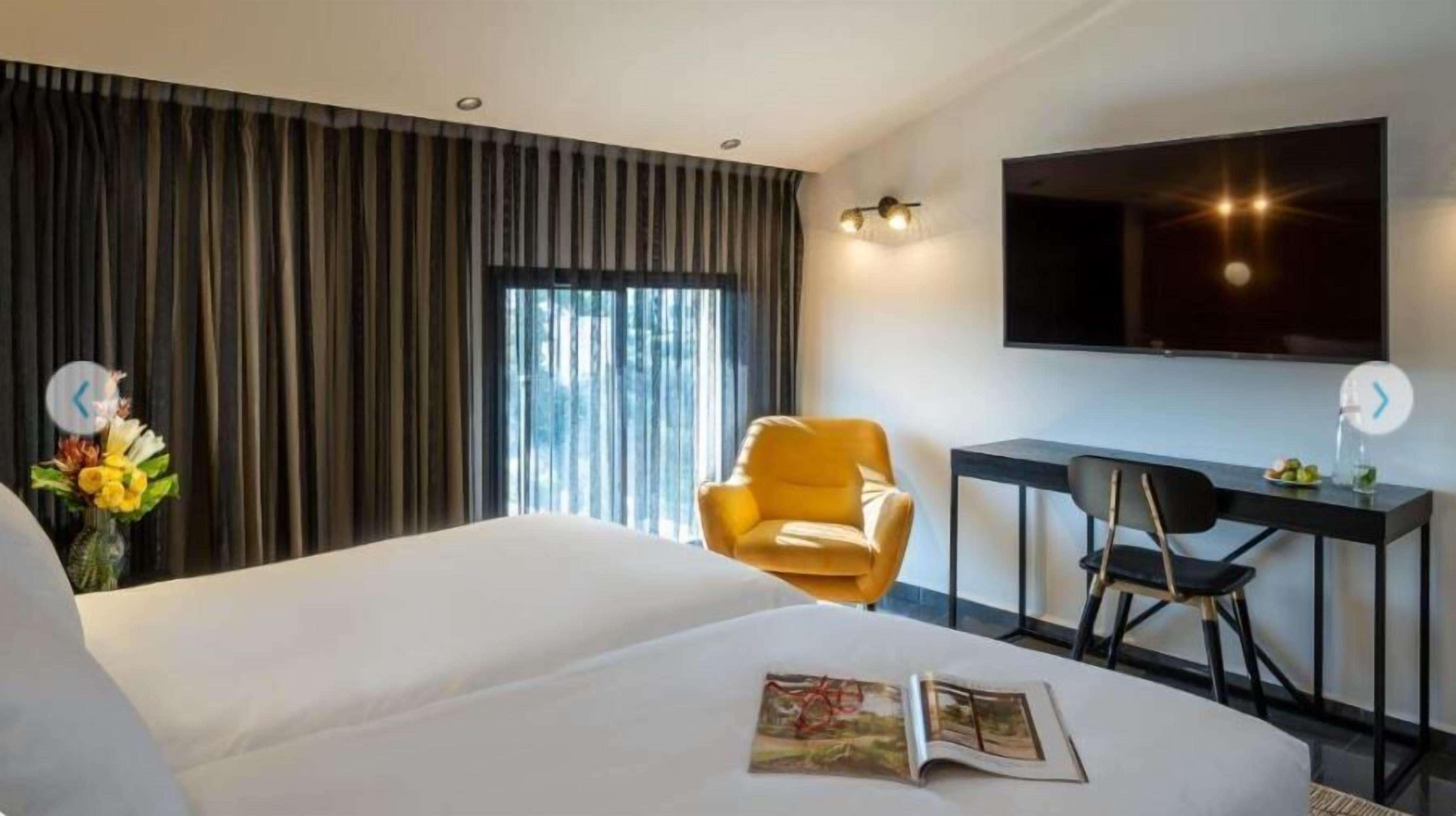 Minibar, wifi gratis, decoración personalizada y muebles diferentes 