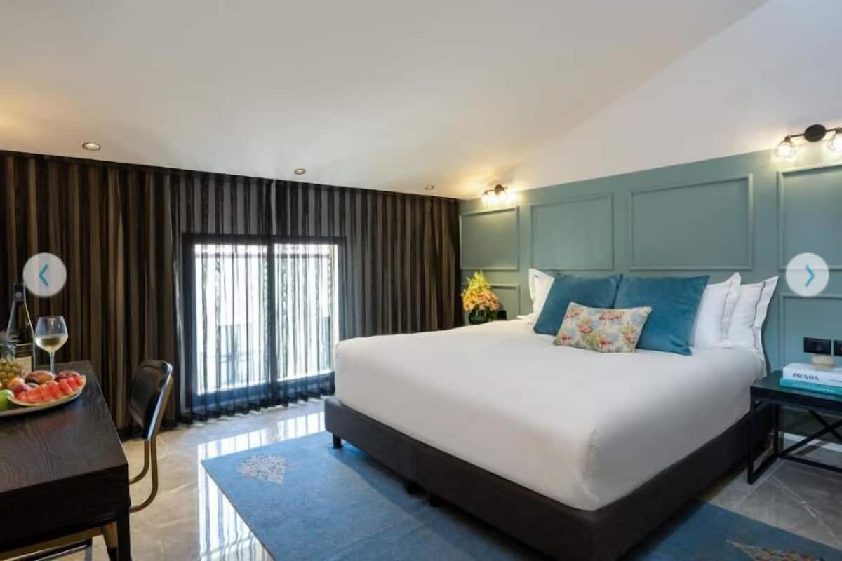 Minibar, wifi gratis, decoración personalizada y muebles diferentes 