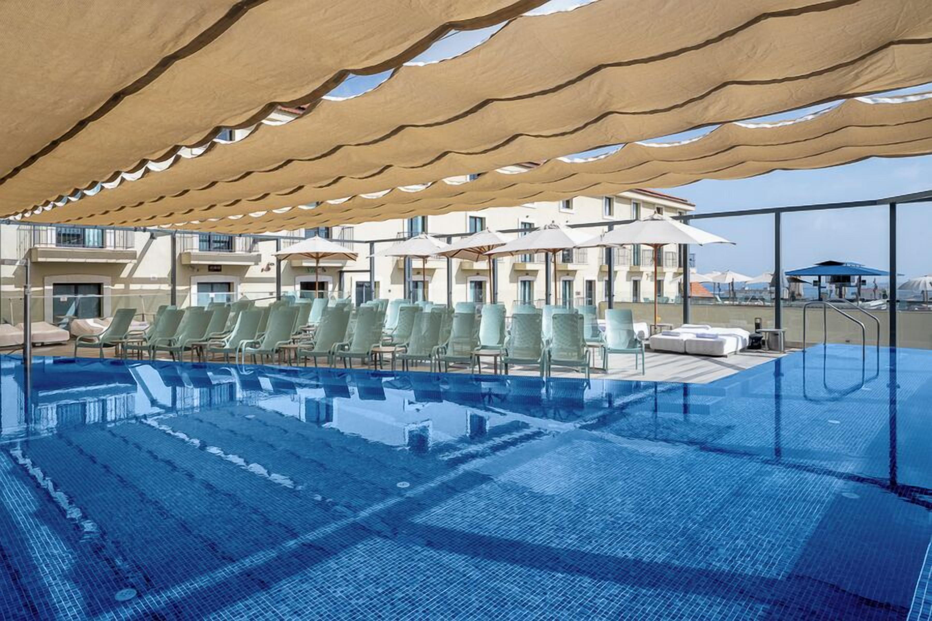 Rooftop pool