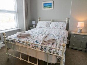 Cottage | 3 bedrooms, individually decorated, individually furnished, free WiFi - 6 Milton Place (Bideford)