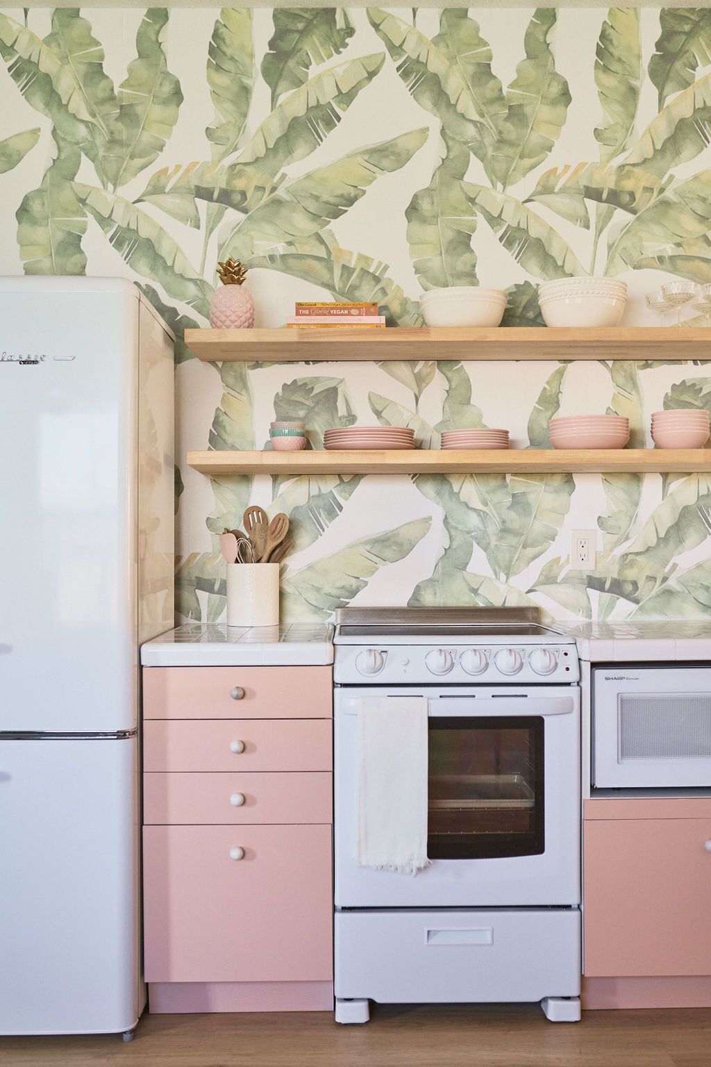 Luxury Villa, 2.5 Blocks from the Beach with Hot Tub, Fire Pit and Outdoor Oasis