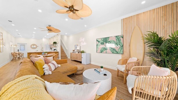 Smart TV, video games, stereo, offices - Luxury Villa, 2.5 Blocks from the Beach, Hot Tub, Outdoor Oasis, Mini Putt, Arcade games and so much more. (Cape Canaveral)