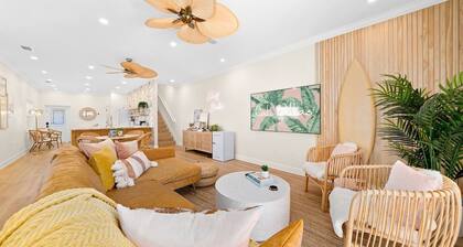 Luxury Villa, 2.5 Blocks from the Beach, Hot Tub, Outdoor Oasis, Mini Putt, Arcade games and so much more.