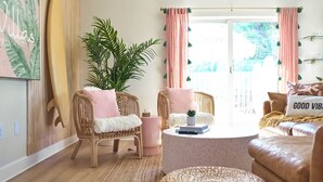 Smart TV, video games, stereo, offices - Luxury Villa, 2.5 Blocks from the Beach, Hot Tub, Outdoor Oasis, Mini Putt, Arcade games and so much more. (Cape Canaveral)