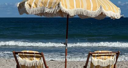 Luxury Villa, 2.5 Blocks from the Beach with Hot Tub, Fire Pit and Outdoor Oasis
