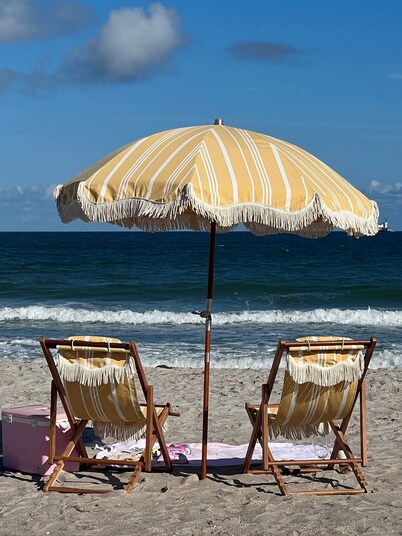 Luxury Villa, 2.5 Blocks from the Beach with Hot Tub, Fire Pit and Outdoor Oasis