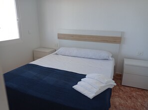 Silitysrauta/-lauta, ilmainen Wi-Fi, vuodevaatteet