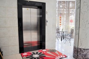 Unclassified image, 2 of 23, button - Shengcheng Jiayuan Hotel (Leishan)