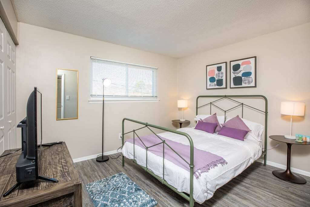 Central 2BR with Parking, 3min to City Center