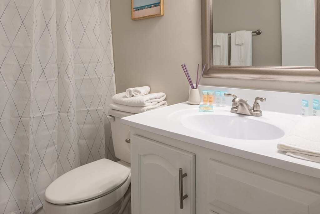 Central 2BR with Parking, 3min to City Center