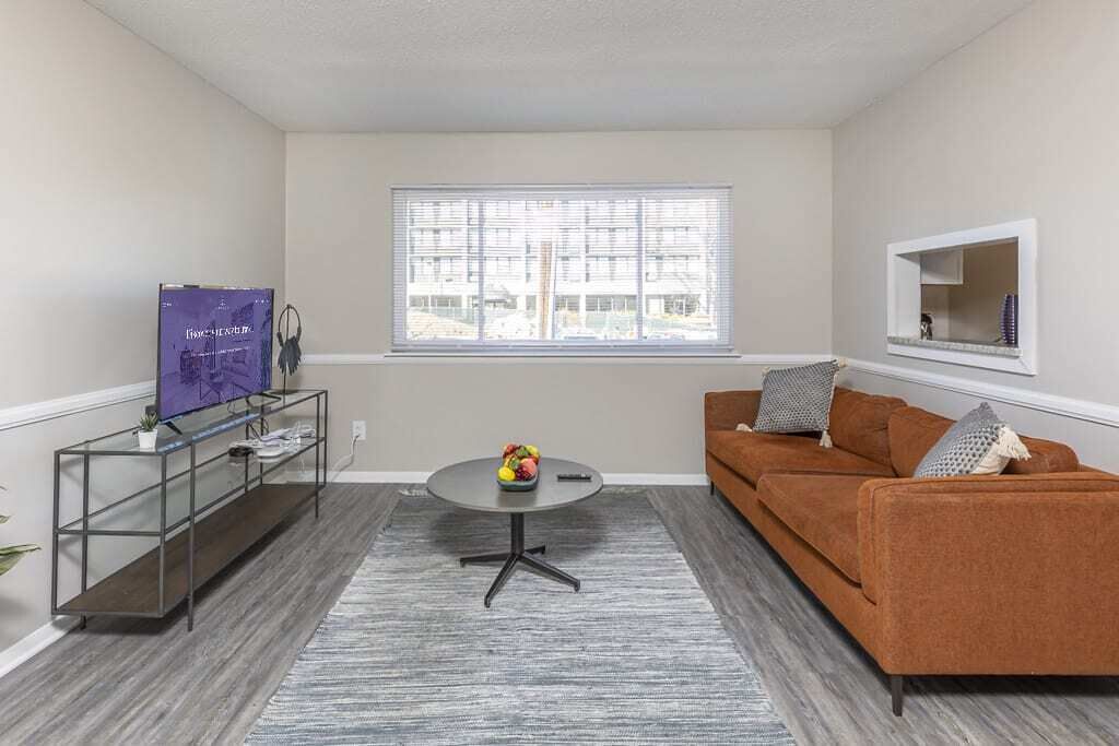 Central 2BR with Parking, 3min to City Center