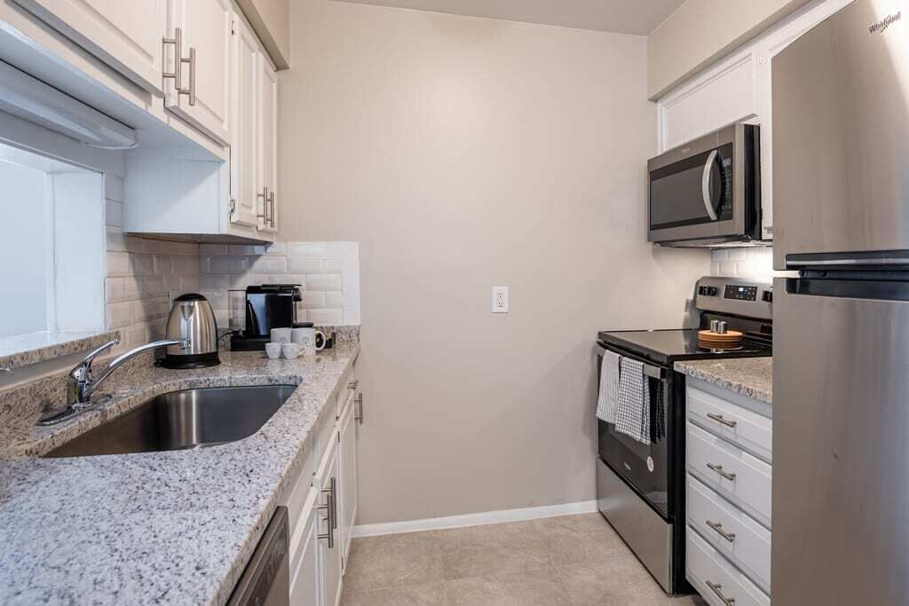 Central 2BR with Parking, 3min to City Center