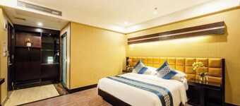 Park Lane Yiju Hotel (Jiangmen Taishan Pedestrian Street Pinghu Road)