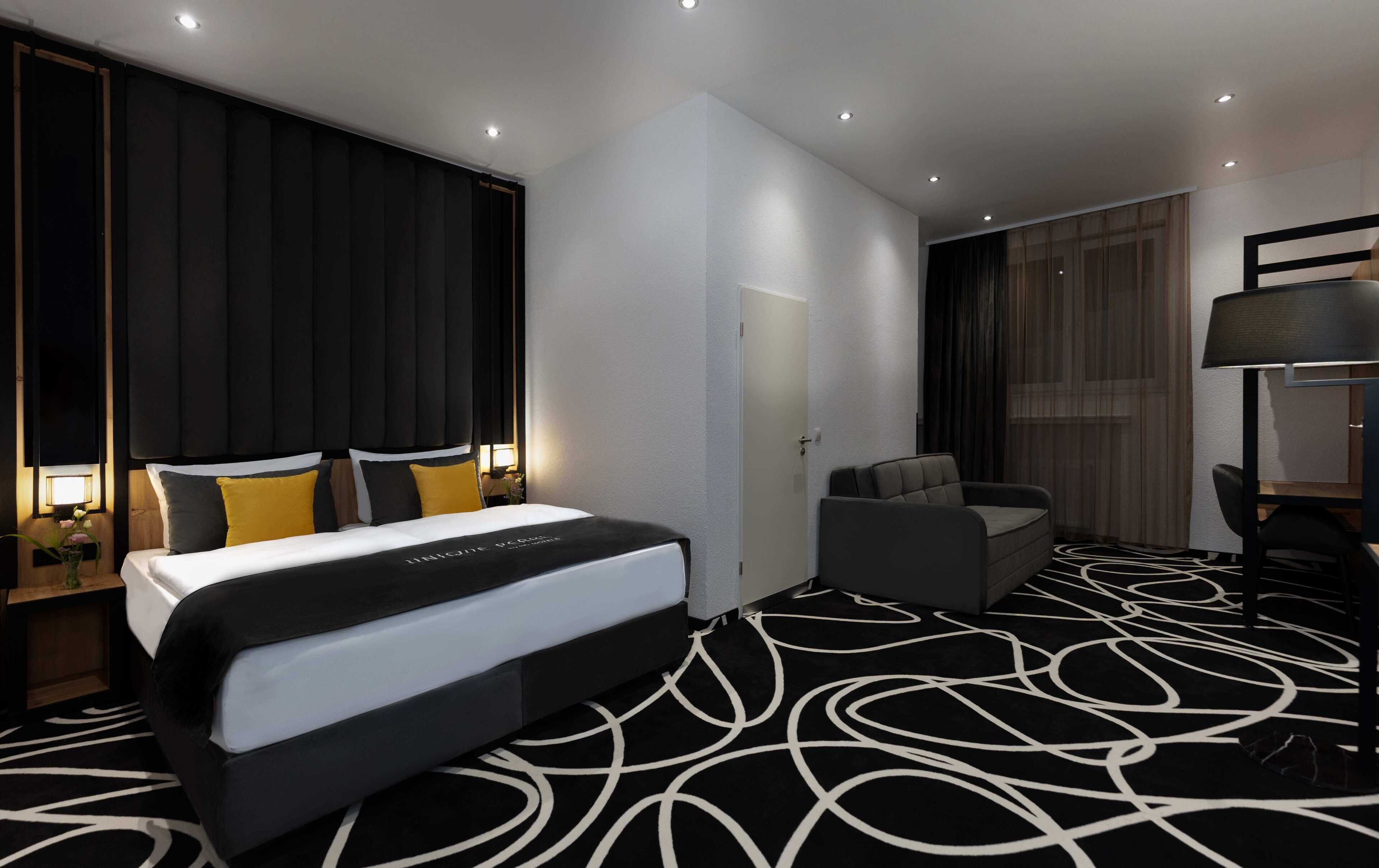 Chambre économique | Literie hypoallergénique, couette en duvet, coffre-fort, bureau
