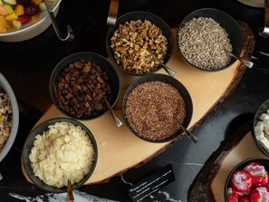 Daily buffet breakfast (EUR 16.9 per person) - Hotel Unique Pearl (Dortmund)