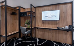 Hypo-allergenic bedding, down comforters, in-room safe, desk - Hotel Unique Pearl (Dortmund)