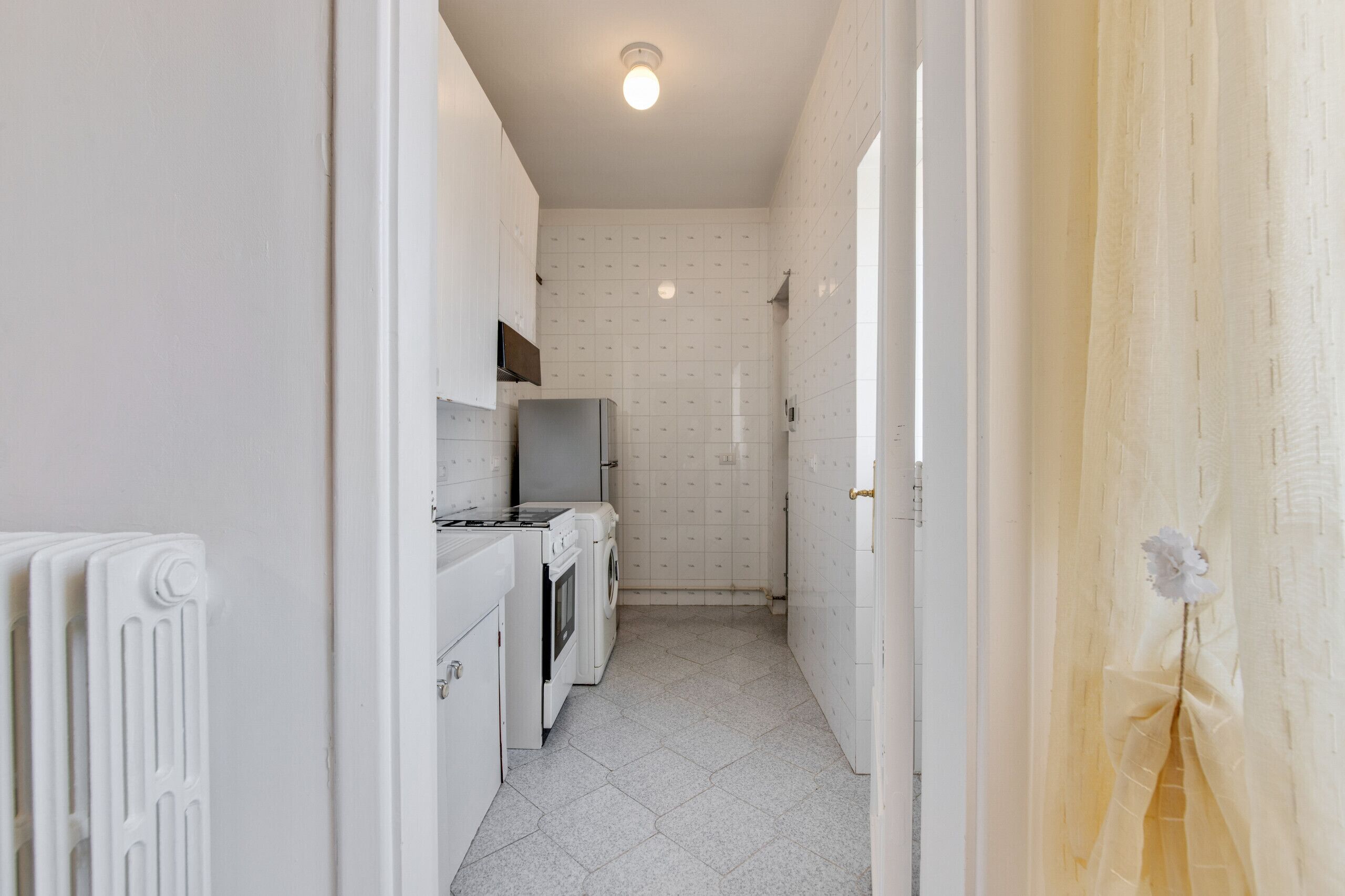 Fridge, oven, coffee/tea maker, electric kettle