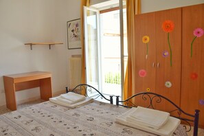 2 bedrooms, free WiFi, bed sheets