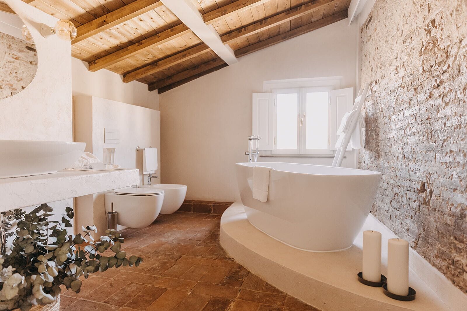 Doppia Deluxe | Bagno | Set di cortesia firmato, asciugacapelli, pantofole, bidet