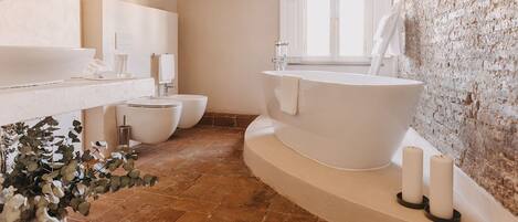 Deluxe Double Room | Bathroom | Designer toiletries, hair dryer, slippers, bidet