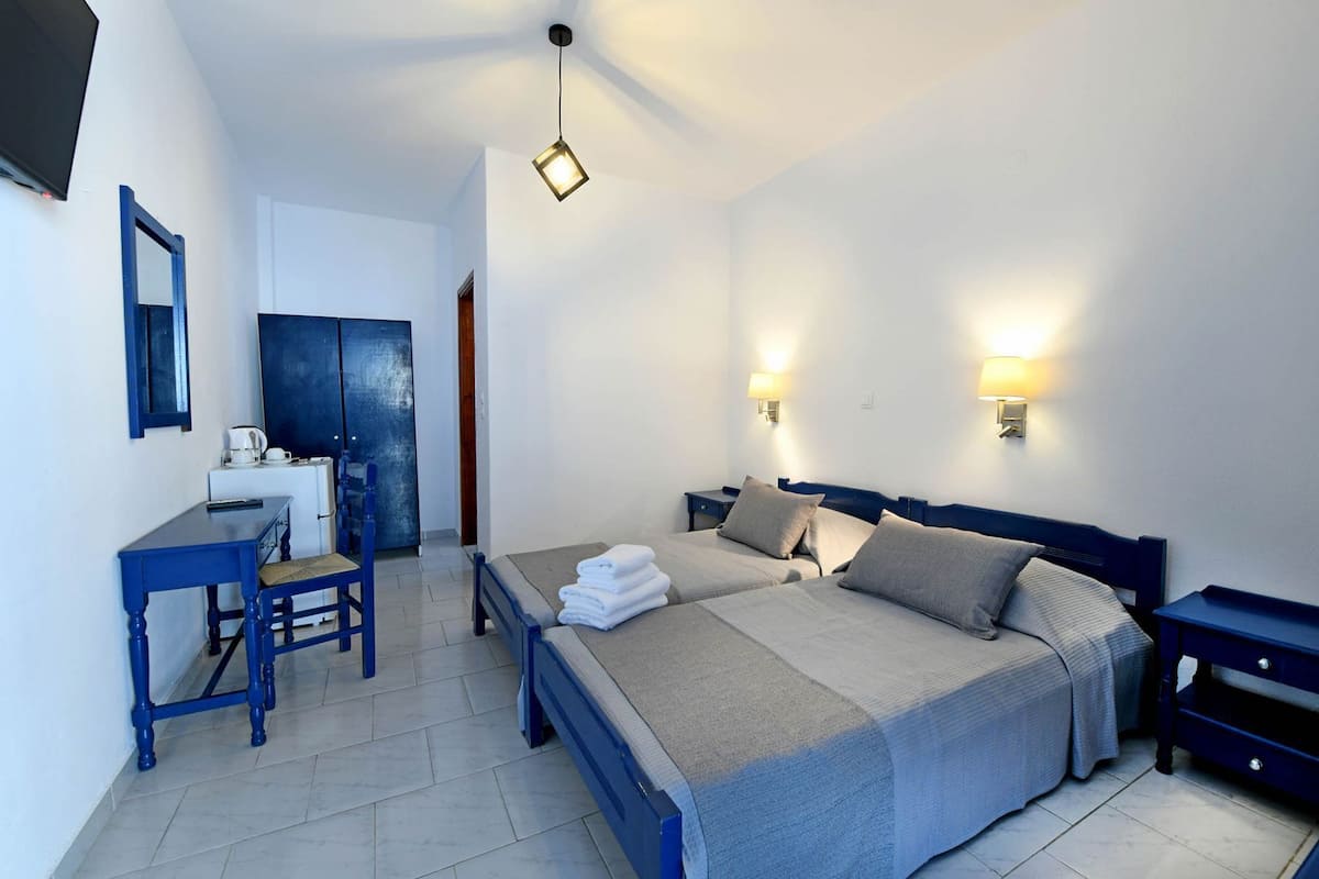 Economy Triple Room | Soundproofing, free WiFi, bed sheets
