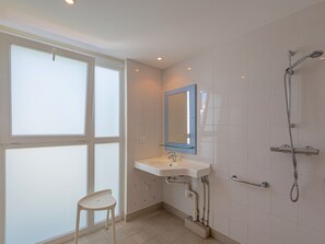 Shower - Vacancéole - Résidence Sud Océan (Guidel)