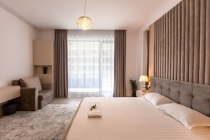 Studiosuite – deluxe | Blendingsgardiner, strykejern/-brett, wi-fi (inkludert) og sengetøy