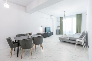 Televisión LCD 98 pulgadas con canales de televisión por cable