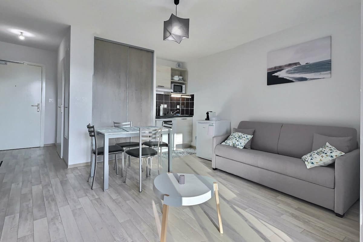 Studio (2 people) | Living area | Flat-screen TV