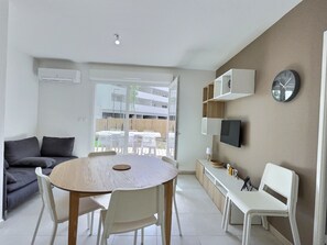 Flat-screen TV - Vacancéole - Résidence La Dune (Sérignan)