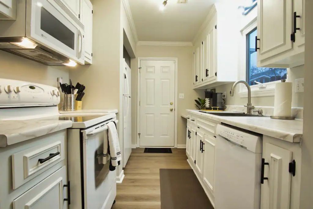 Bungalow Bliss ※ Beach Cottage Blocks From Ocean