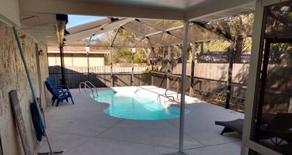 Beautiful Pool Home located just 5 minutes from Hudson Beach!