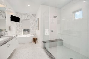 Dusche, Haartrockner, Handtücher