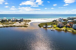 Una spiaggia nelle vicinanze
