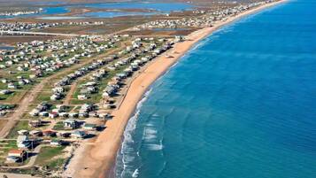 Beach nearby, sun-loungers, beach towels