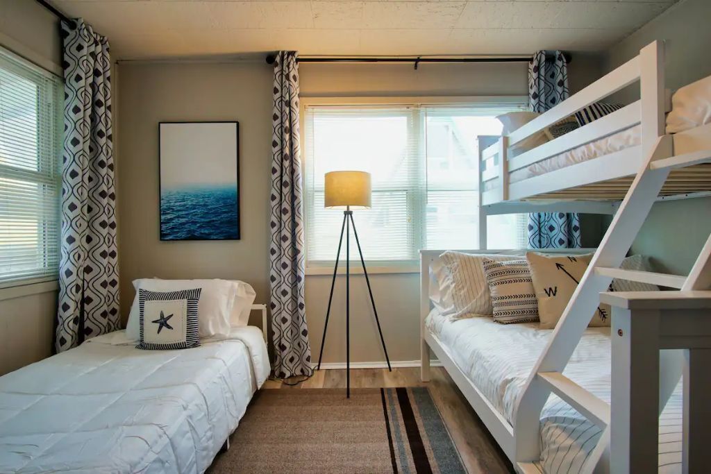 Serenity Sol ※ Surfside Charmer Near Beach & Jetty