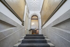 Interior entrance - Marquês Garden House by Olivia (Porto)