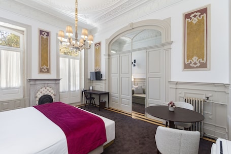 Junior Suite | Premium bedding, in-room safe, free WiFi, bed sheets