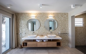 Douche, serviettes fournies