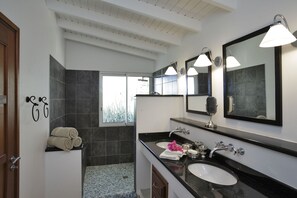 Douche, serviettes fournies