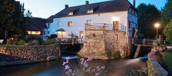 Romantic suite with private jacuzzi 1 hour from Paris