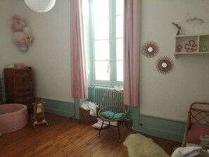 7 Schlafzimmer, Schreibtisch, Bügeleisen/Bügelbrett, kostenloses WLAN