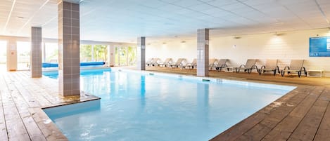 Indoor pool, pool loungers