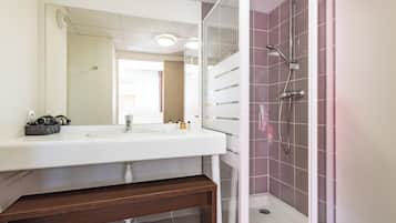 Habitación | Baño | Ducha y toallas