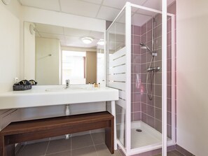 Twin Room for 2 People | Bathroom - Vacancéole - Les Chambres de la Baie (Roz-sur-Couesnon)