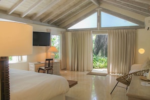 6 bedrooms, WiFi, bed sheets