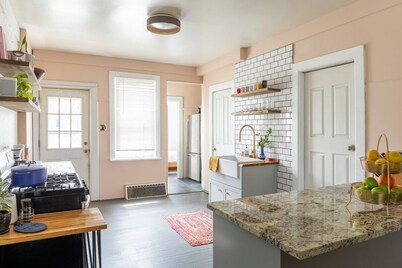 Potter Lower · Funky 2.5BR in the Heart of Bay View - w/ Parking